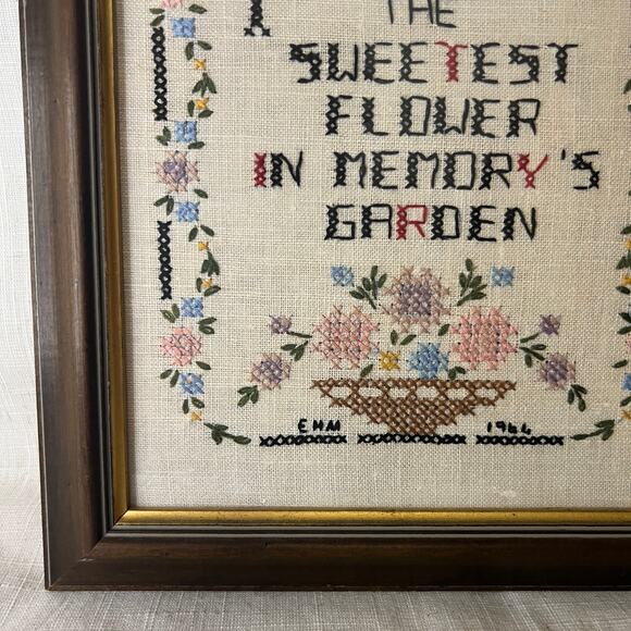 Vintage 60s Friendship Sweetest Flower Cross Stitch Sampler Framed Completed - Picture 6 of 10